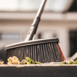 Solid Bezem M - Fiskars -Plant Benodigdheden Winkel solid bezem m fiskars 3